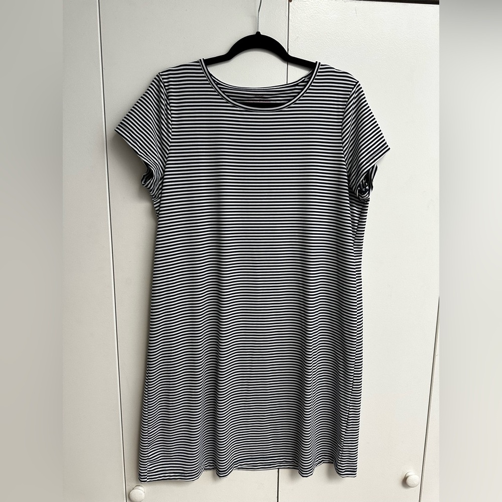 Vineyard Vines Navy and White Striped T-Shirt Shift Dress